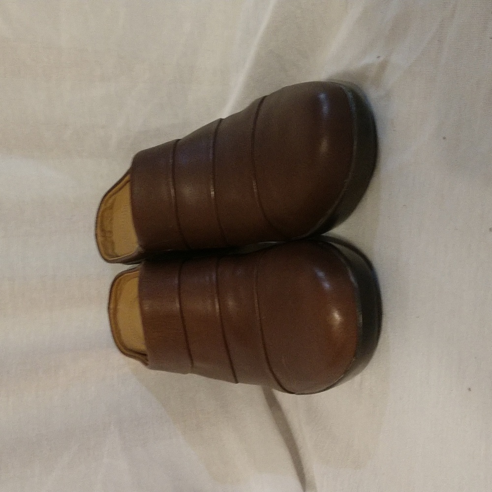 Easysprit brown wedge heels size 7.5